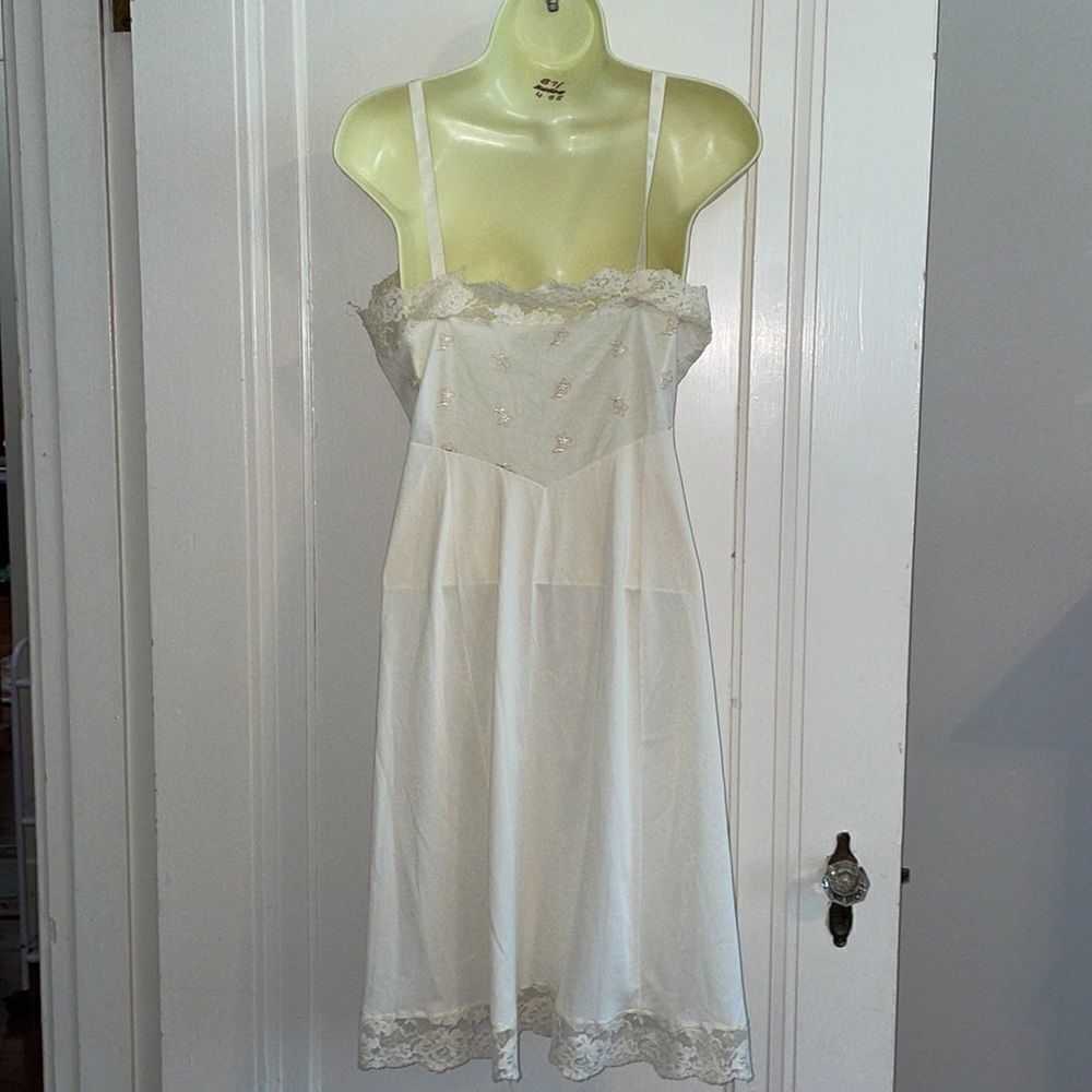 Vtg 50s cream colored nylon full slip - Picture 4 of 8